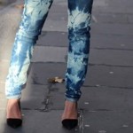 Calça jeans manchada
