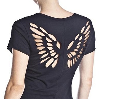 Customização de camiseta: camiseta com asas recortadas nas costas