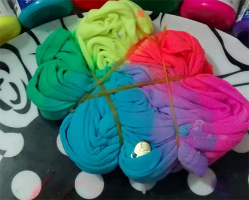 Como fazer tie dye com tinta para tecido