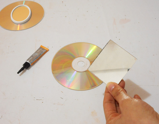 Como fazer enfeite com cds e dvds velhos