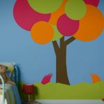 Decoração de quarto infantil: pintura inspirada em “Trolls”