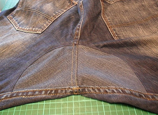 Como fazer remendo em calça jeans rasgada entre as pernas, como consertar calça jeans, como remendar rasgo calça jeans