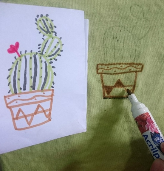 Customizando blusa com estampa de cactus