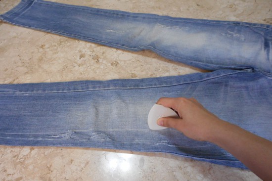 Como customizar calça jeans com renda