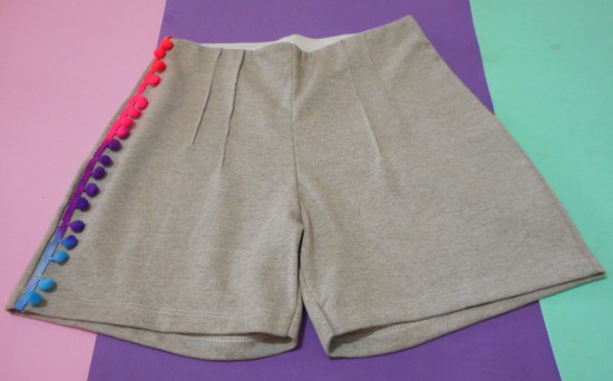 Como customizar shorts com pompom