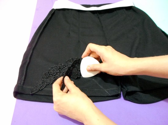 Como customizar shorts com renda