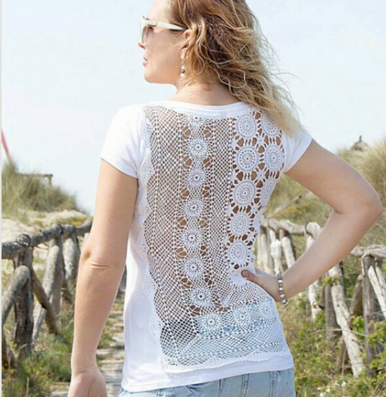 Camiseta customizada com crochê nas costas