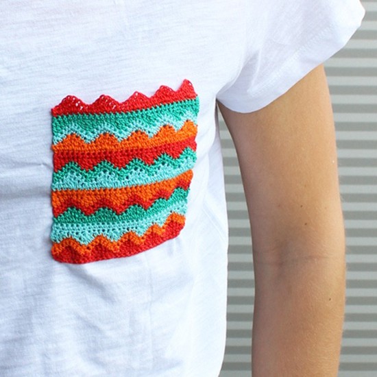 camiseta customizada com bolso de crochet