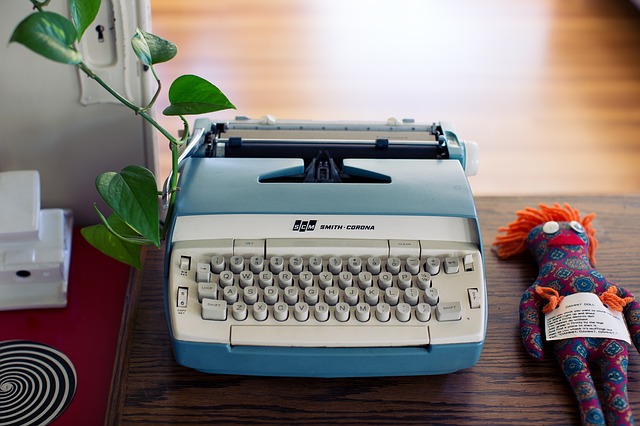 Decoração com maquina de escrever antiga