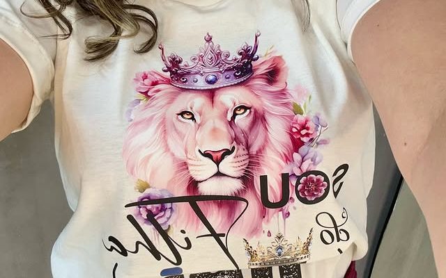 Como transformar um look básico com t-shirts personalizadas
